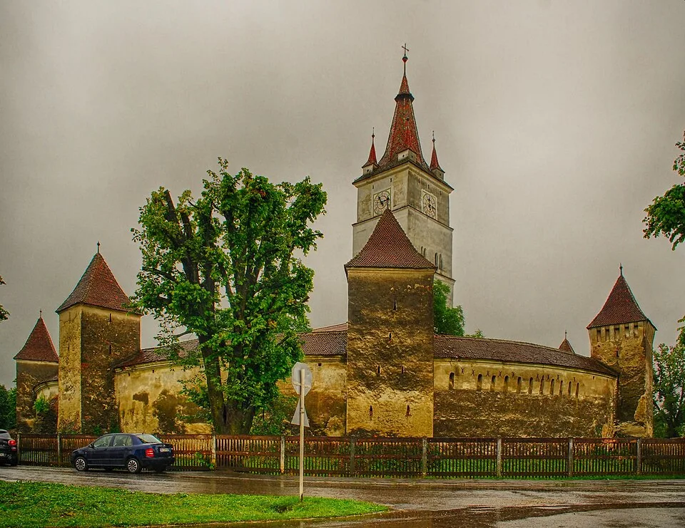 Black Church, Brașov context image 3: Saxon Lutheran fortified church in Hărman.