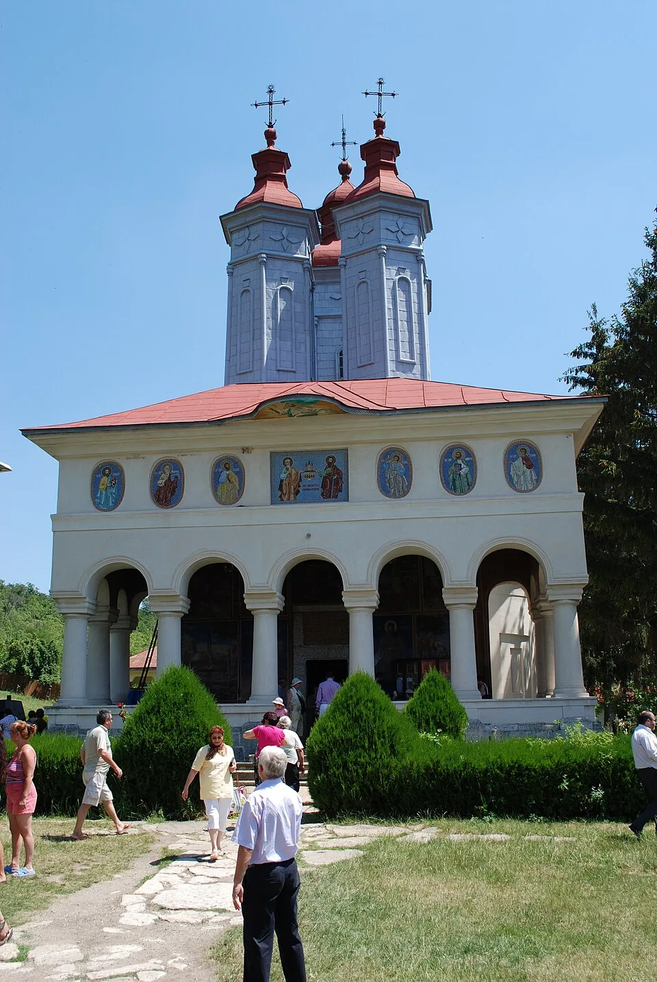 Ciolanu Monastery context image 1: St. Peter and Paul church inside Ciolanu Monastery.