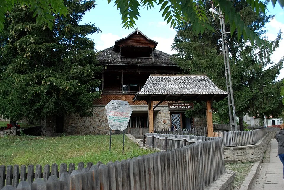 Colți Amber Museum: Amber Museum in Colți, Buzău County.