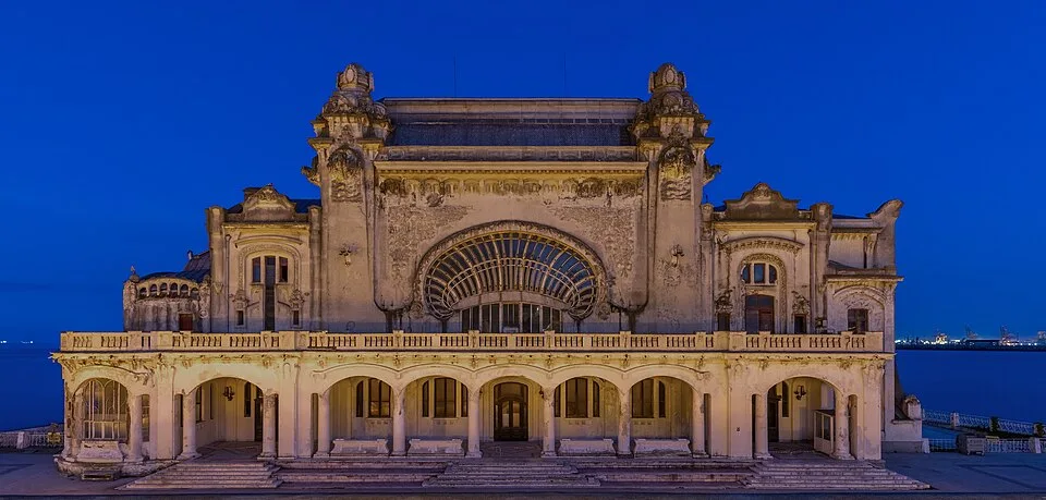 Tomis Tourist Port context image 1: Constanța Casino on the Black Sea promenade.
