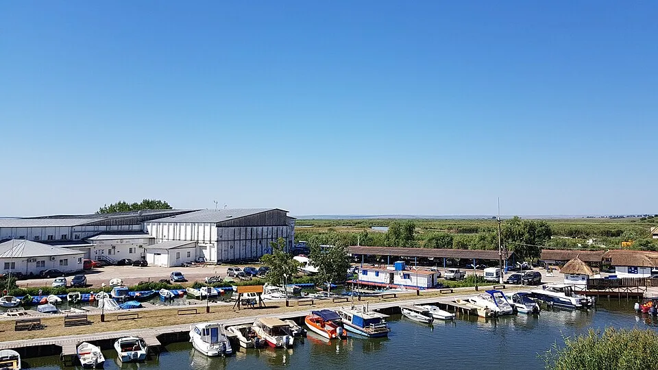 Corbu/Vadu village approach context image 2: Jurilovca, a Lipovan fishing village on the Razim-Sinoe lagoon route.