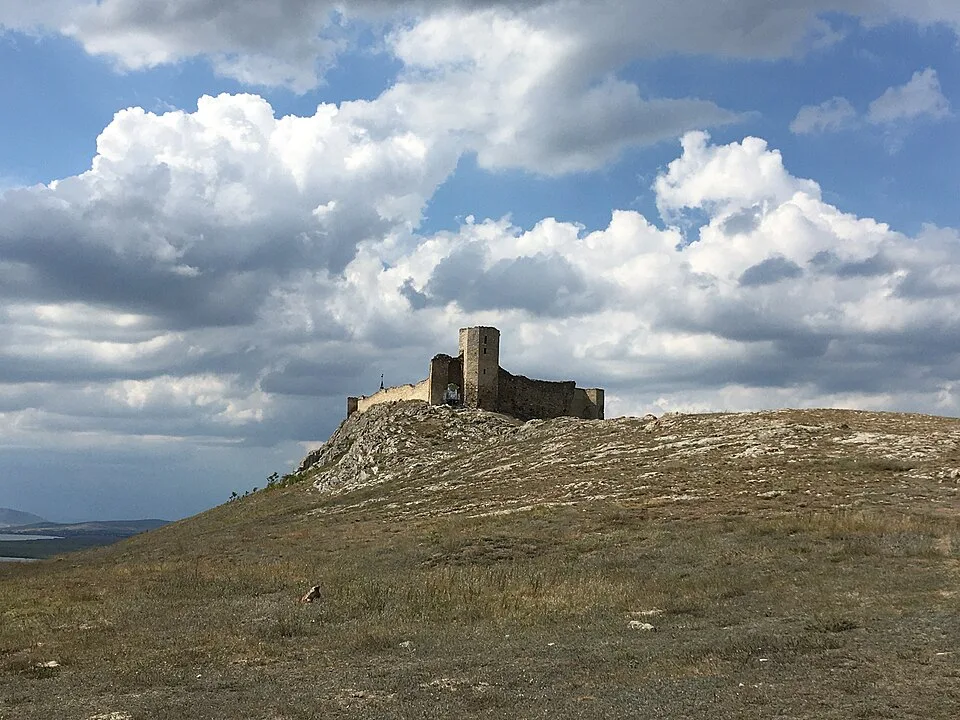 Enisala Fortress: Enisala Fortress on its ridge above Lake Razim.