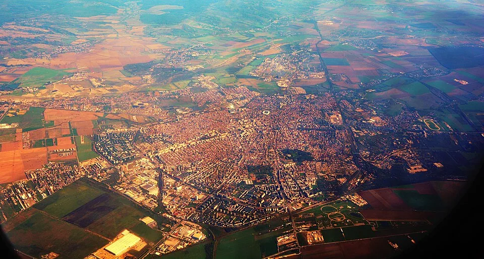 Mizil context image 3: Aerial view over Ploiești from the west.