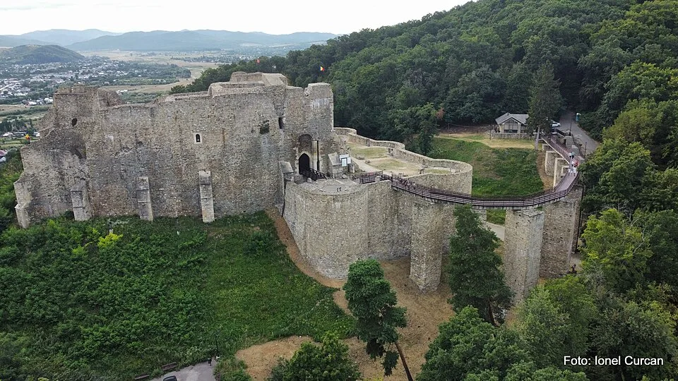 Neamț Fortress, Târgu Neamț: Neamț Fortress above Târgu Neamț.