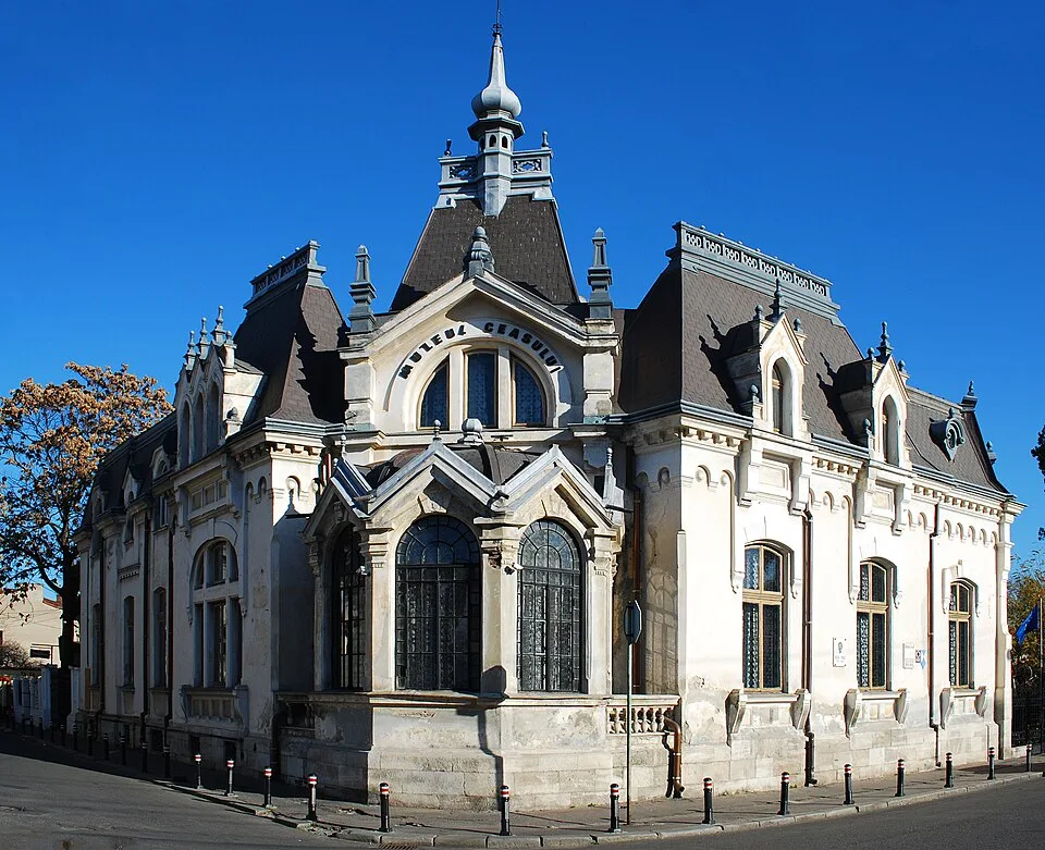 Nicolae Grigorescu Memorial Museum context image 1: Exterior of the Clock Museum in Ploiești.