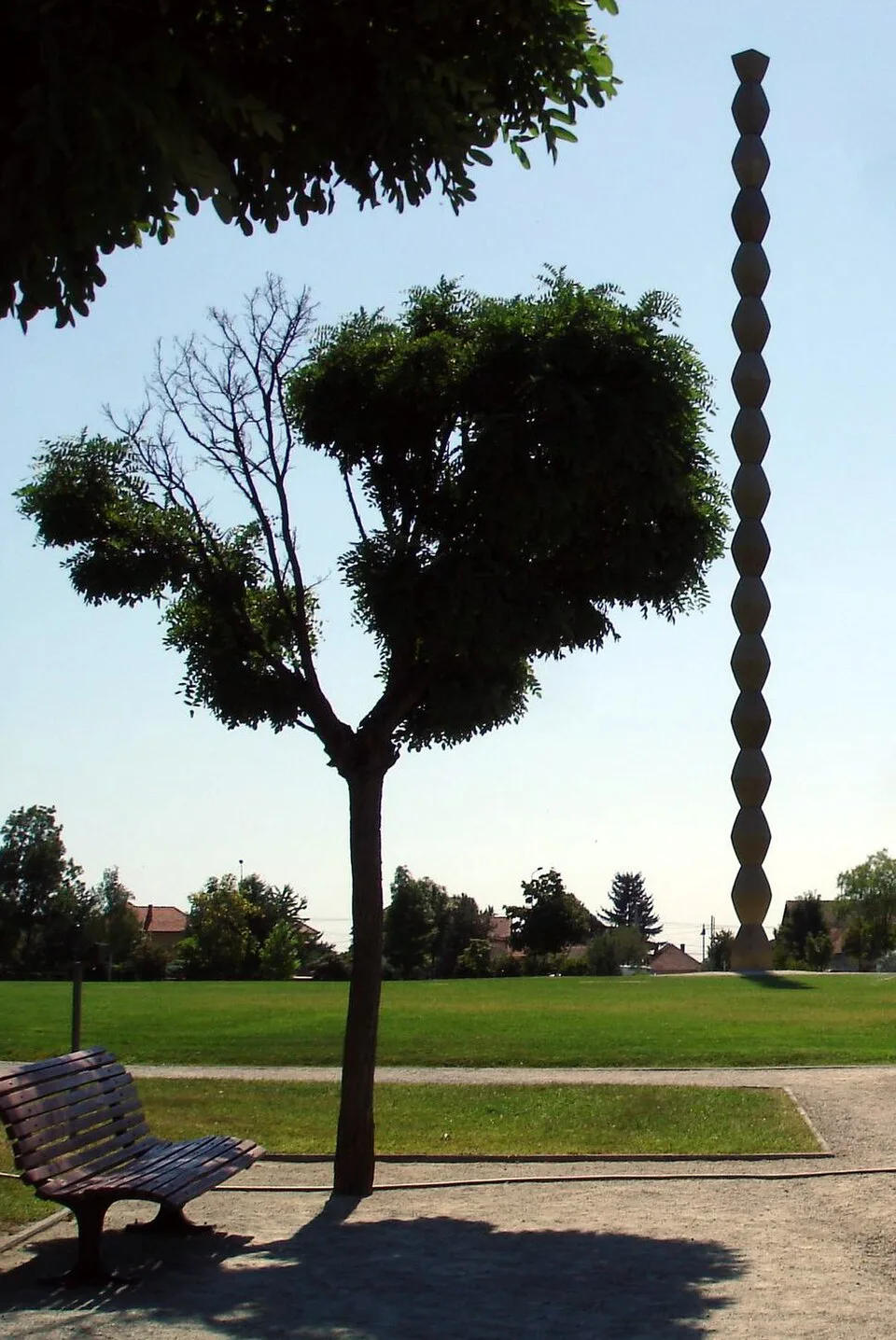 Polovragi Cave context image 4: Park in Târgu Jiu featuring Brâncuși's Endless Column.