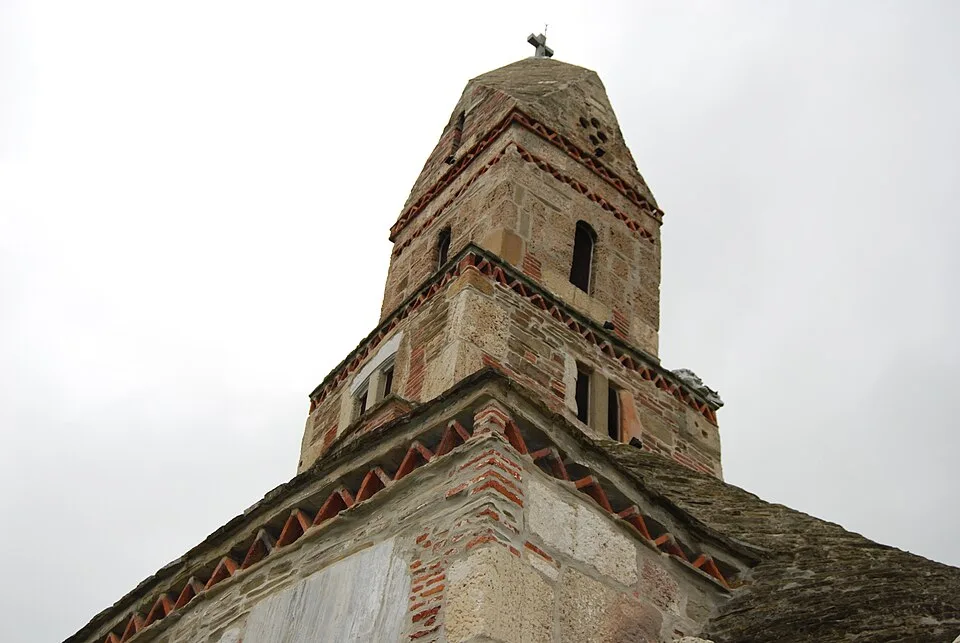 Retezat National Park, Cârnic gateway context image 4: Stone walls of Densuș Church in Hunedoara County.