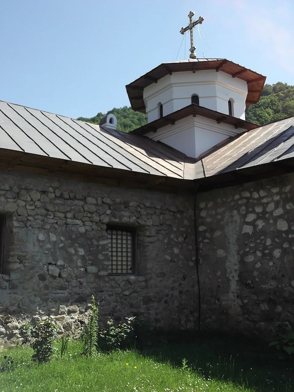 Turnu Monastery / Cozia trailhead context image 1: Polovragi Monastery, 2015.