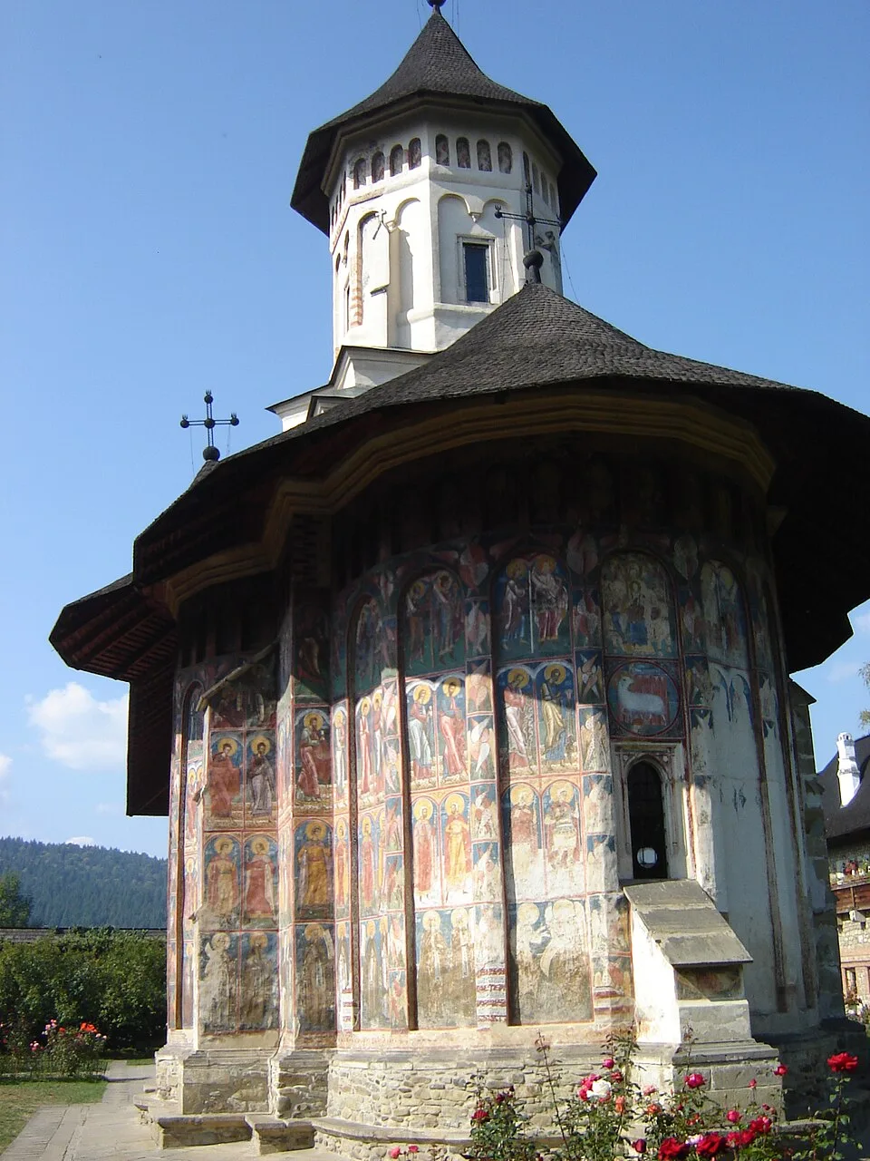 Văratec Monastery context image 3: Moldovița Monastery church and painted exterior.