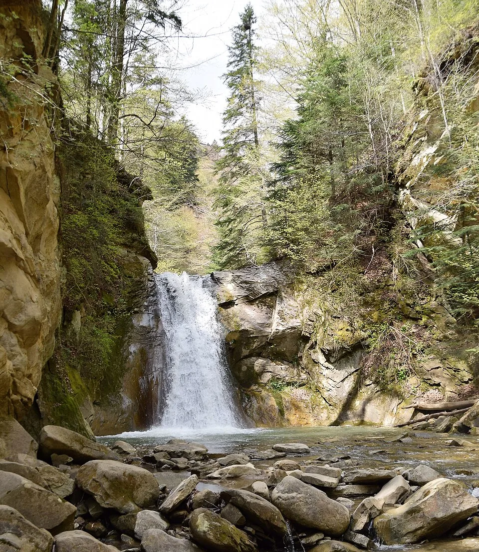 Cascada Cașoca, also known as Pruncea Waterfall