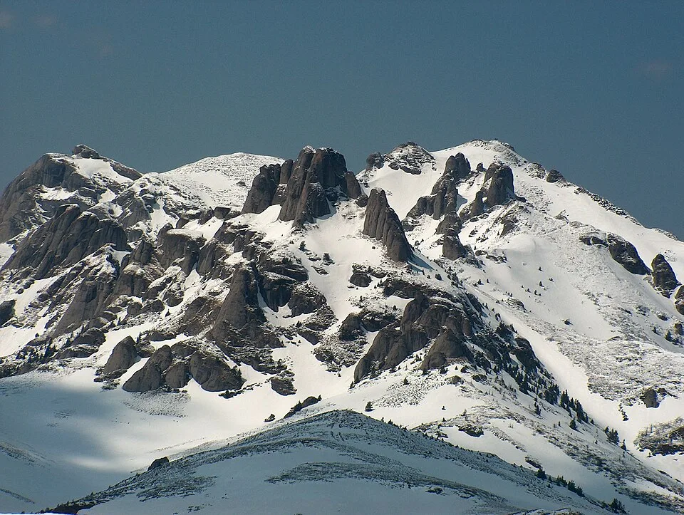Ciucaș Peak seen from Muntele Roșu, on the ridge system above the Gropșoarele–Zăganu trailhead.